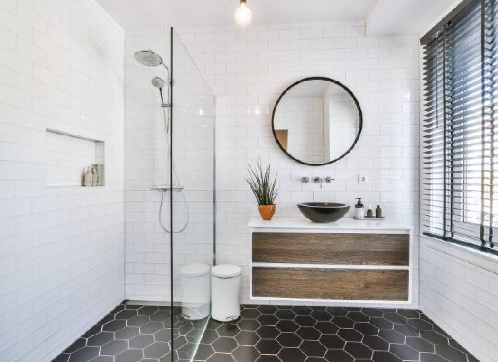 Ekskluzywne aranżacje - Zmysłowe zestawy mebli łazienkowych, które przemienią Twoją łazienkę w oazę relaksu